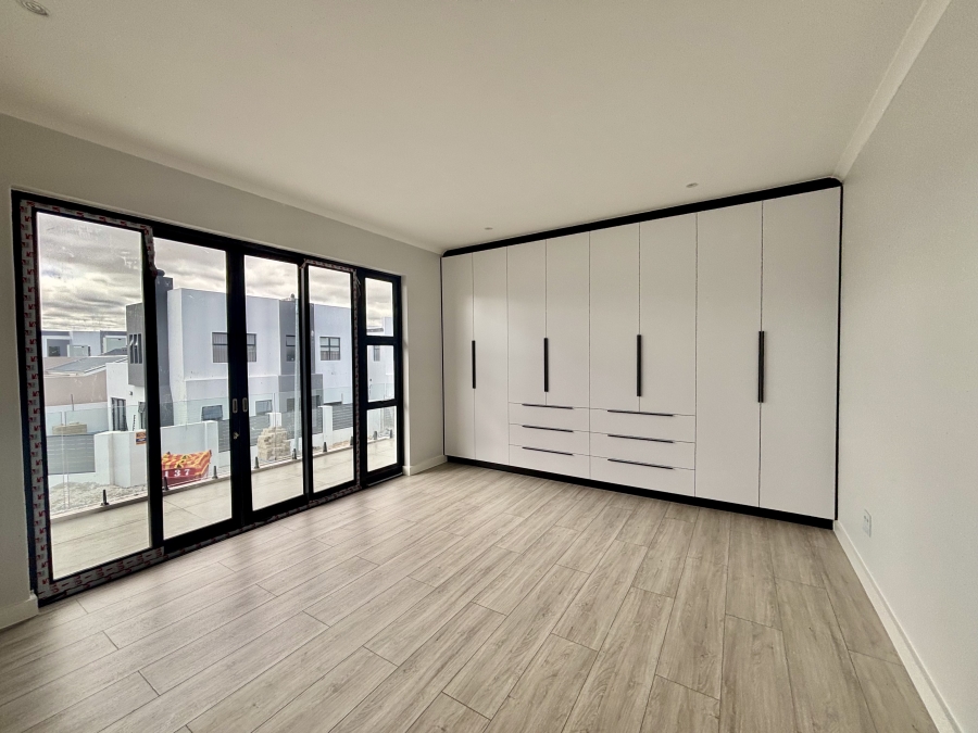 To Let 4 Bedroom Property for Rent in Sandown Western Cape